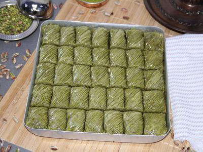 Why pistachio is green, and why that green disappears